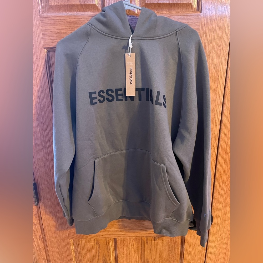 FEAR OF GOD ESSENTIALS hoodie men’s size medium